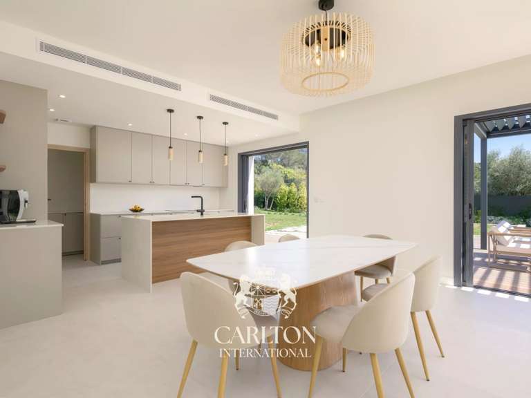 Villa Roquefort-les-Pins - 5 bedrooms - 252m²