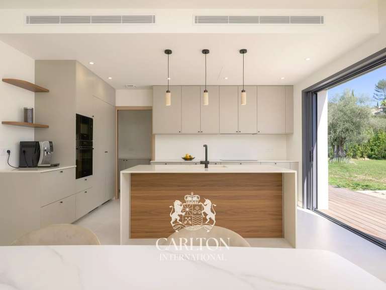 Villa Roquefort-les-Pins - 5 bedrooms - 252m²