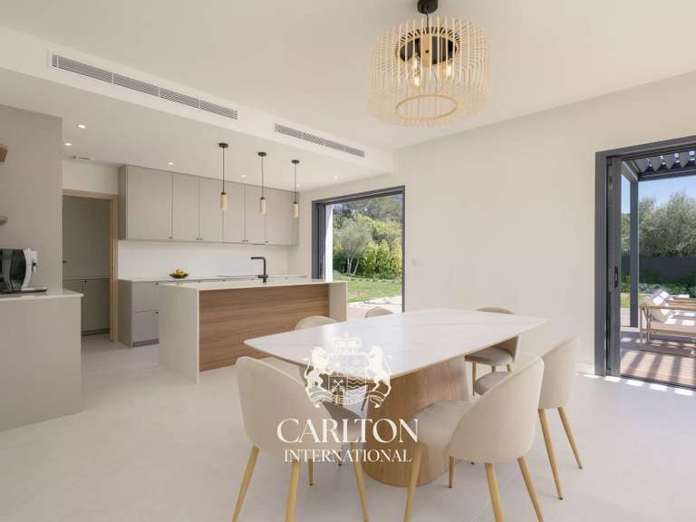 Villa Roquefort-les-Pins - 5 bedrooms - 252m²