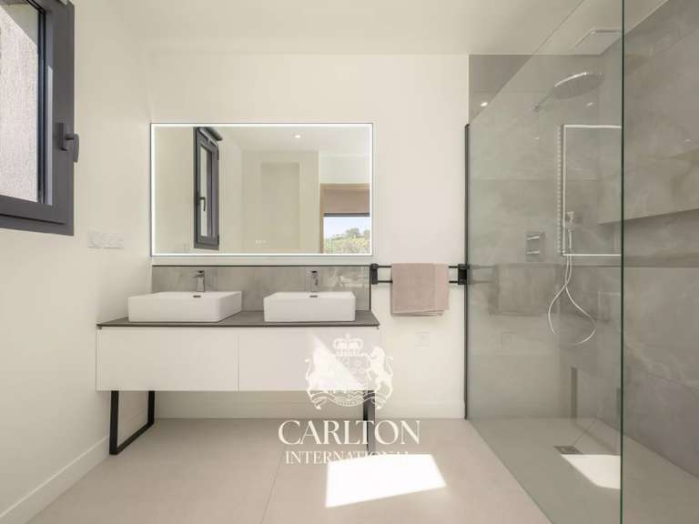 Villa Roquefort-les-Pins - 5 bedrooms - 252m²