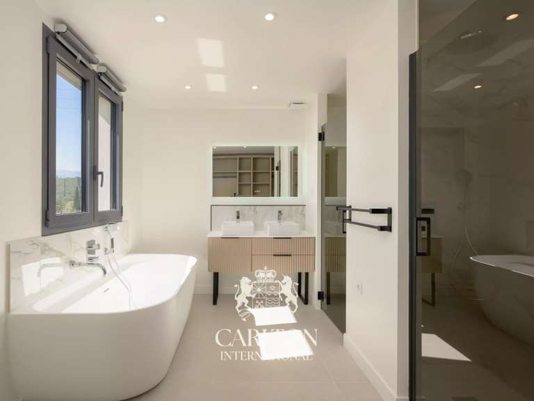 Villa Roquefort-les-Pins - 5 bedrooms - 252m²
