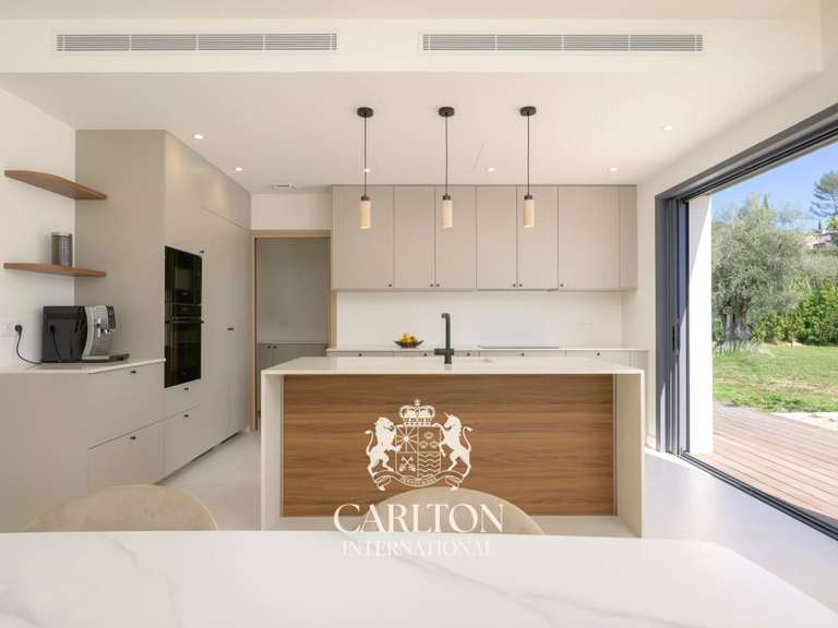 Villa Roquefort-les-Pins - 5 bedrooms - 252m²
