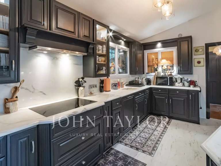 Villa Roquefort-les-Pins - 5 chambres - 259m²