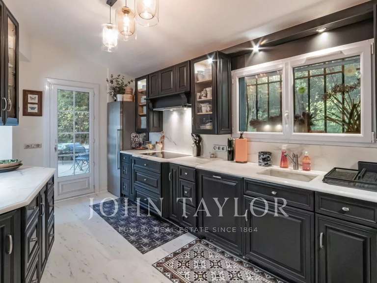 Villa Roquefort-les-Pins - 5 chambres - 259m²