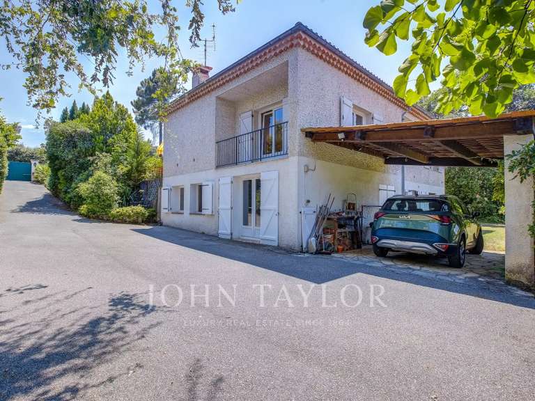 Villa Roquefort-les-Pins - 5 chambres - 219m²