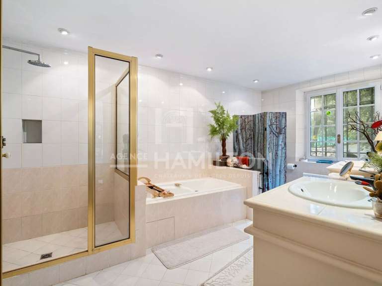 Villa Roquefort-les-Pins - 5 chambres - 259m²