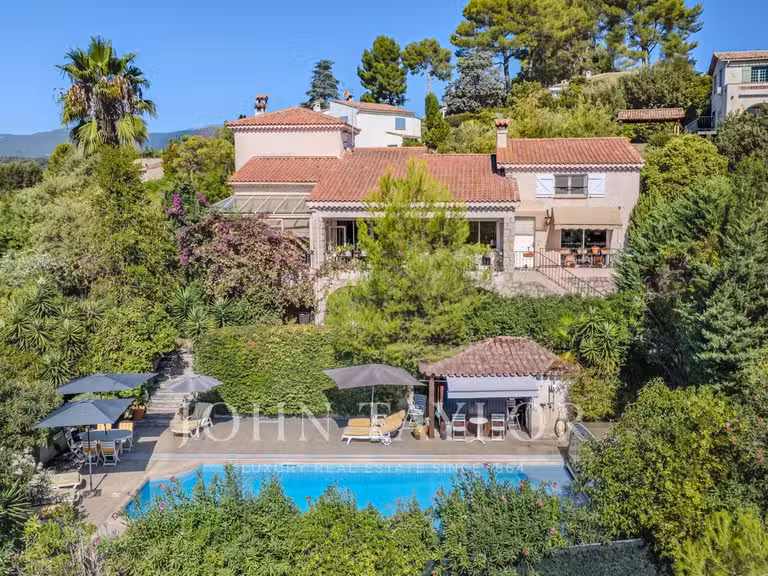 Villa Roquefort-les-Pins - 7 chambres - 289m²