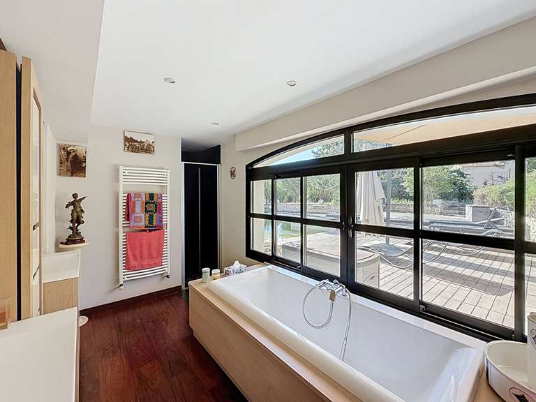Maison Roquemaure - 4 chambres - 257m²