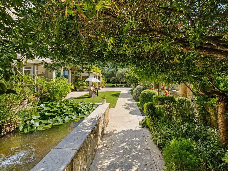 Maison Roquemaure - 13 chambres - 675m²