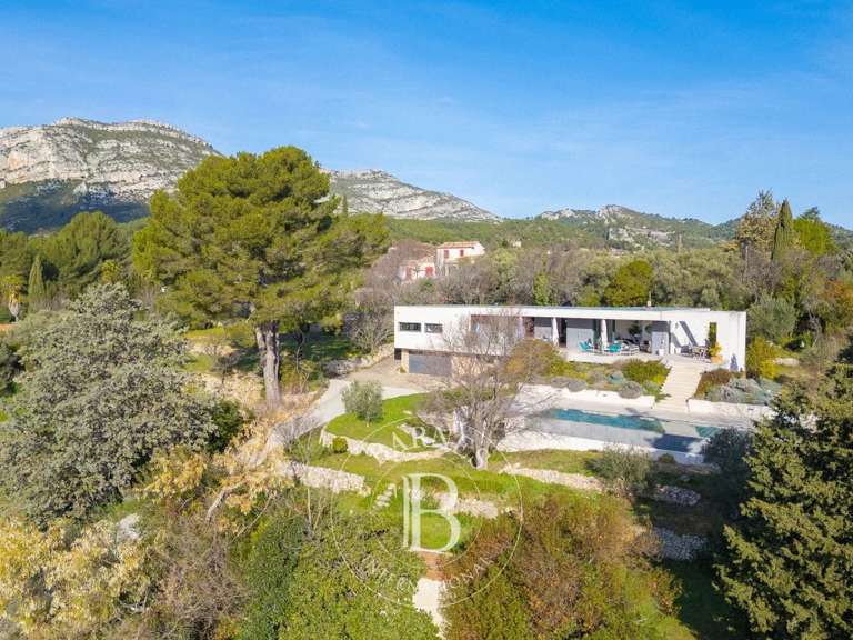 Maison Roquevaire - 4 chambres - 274m²