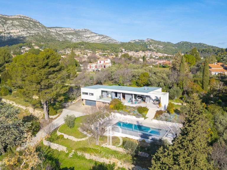 Maison Roquevaire - 4 chambres - 274m²