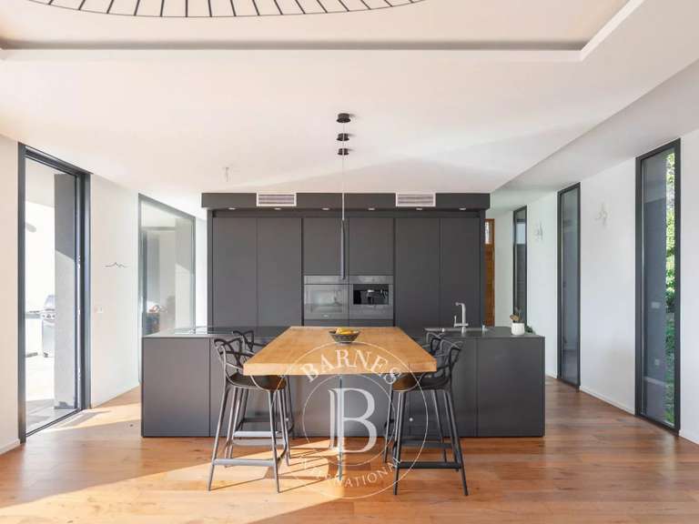 Maison Roquevaire - 4 chambres - 274m²