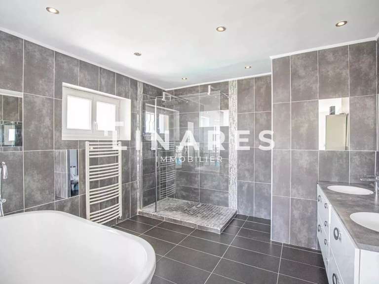 Villa Roquevaire - 4 chambres - 320m²