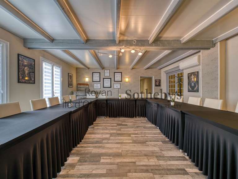 Maison Roullet-Saint-Estèphe - 37 chambres - 1974m²