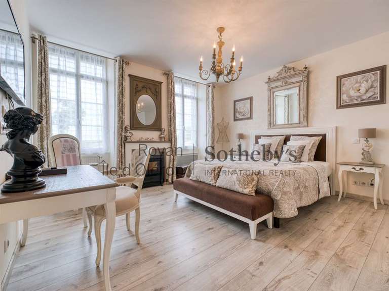 House Roullet-Saint-Estèphe - 37 bedrooms - 1974m²