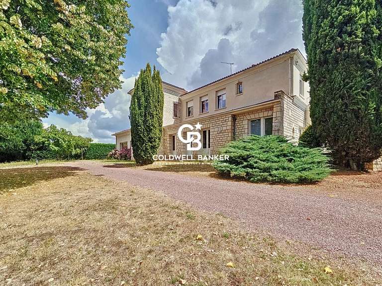 Maison Roullet-Saint-Estèphe - 5 chambres - 506m²