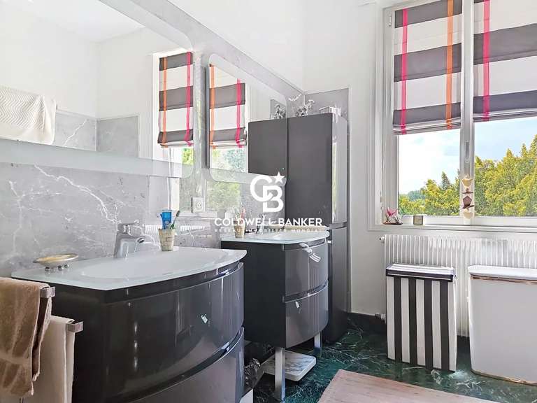 Maison Roullet-Saint-Estèphe - 5 chambres - 506m²