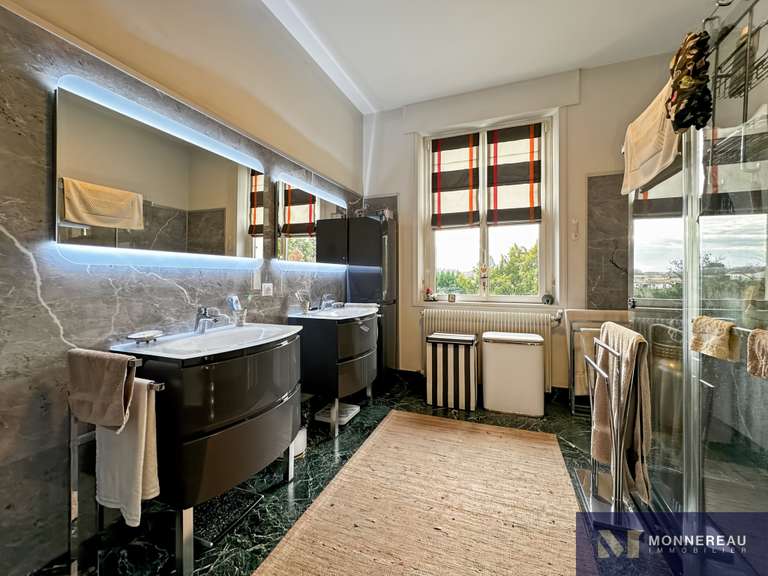 Maison Roullet-Saint-Estèphe - 7 chambres - 375m²