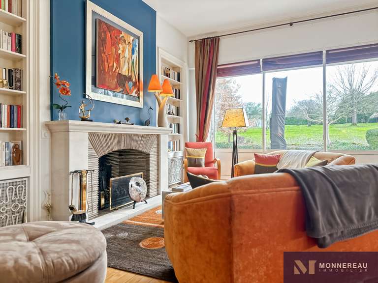 Maison Roullet-Saint-Estèphe - 7 chambres - 375m²