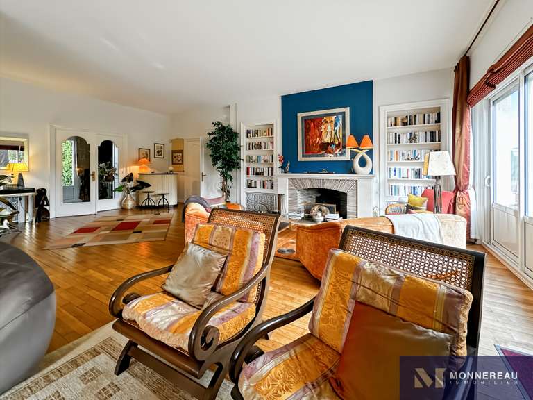 Maison Roullet-Saint-Estèphe - 7 chambres - 375m²