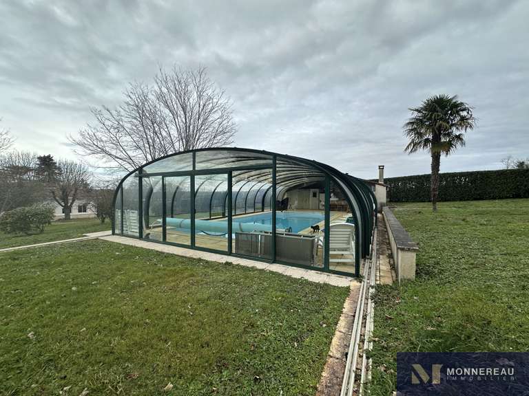 Maison Roullet-Saint-Estèphe - 7 chambres - 375m²