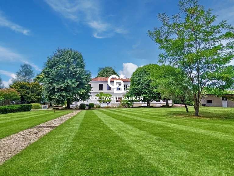 Maison Roullet-Saint-Estèphe - 5 chambres - 506m²