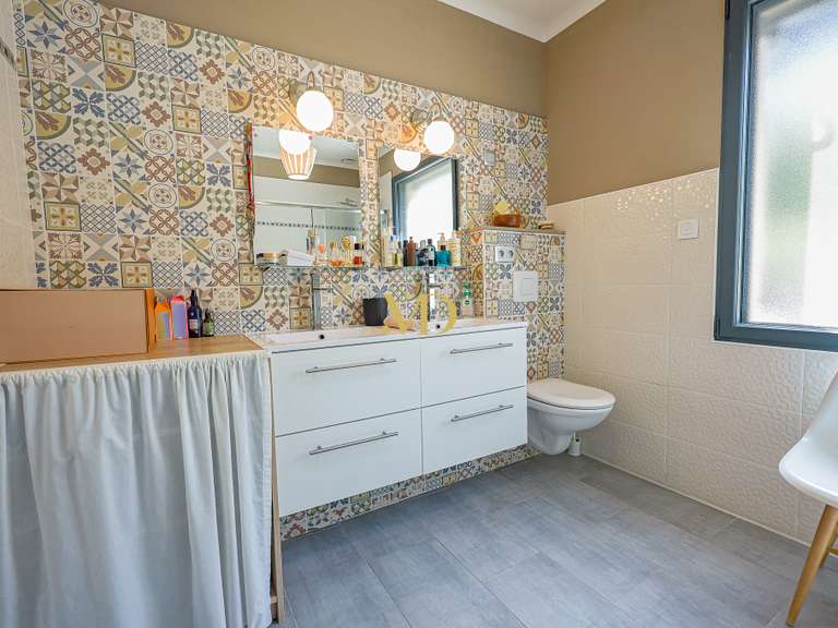 Maison Roussillon - 5 chambres - 215m²