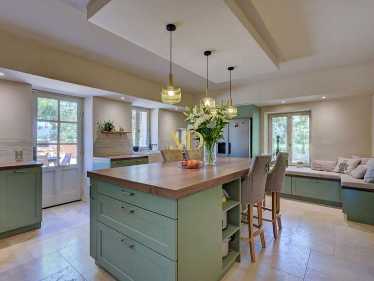 Maison Roussillon - 7 chambres - 600m²