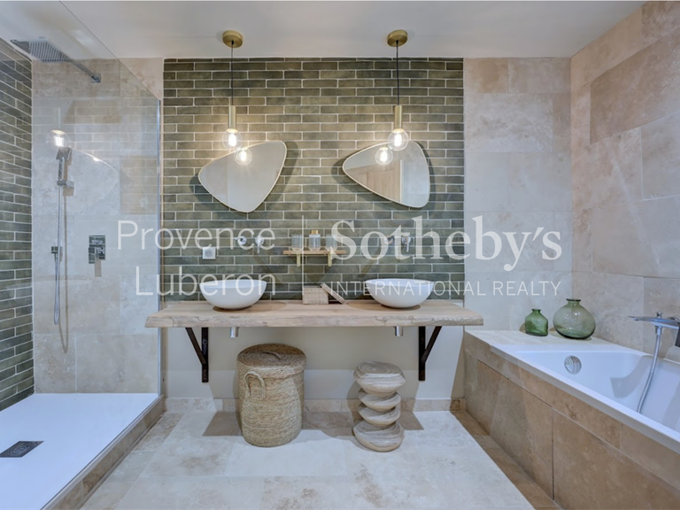 Maison Roussillon - 7 chambres - 600m²