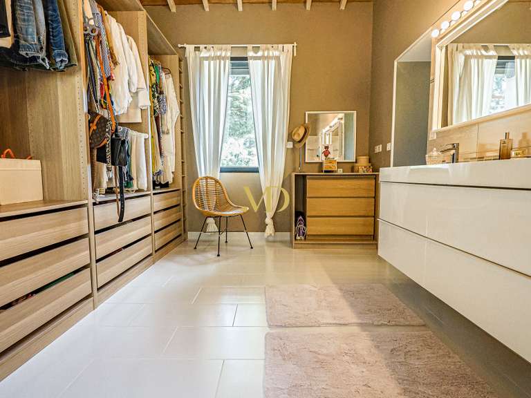 Maison Roussillon - 5 chambres - 215m²