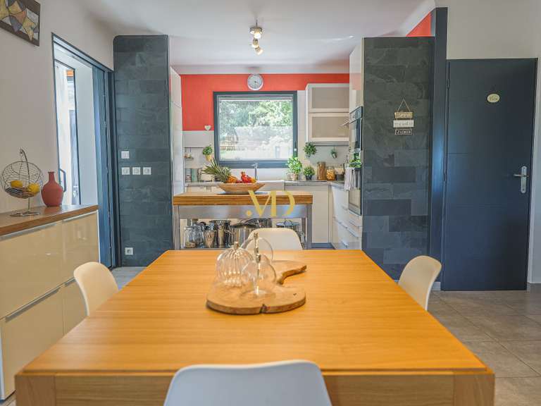 Maison Roussillon - 5 chambres - 215m²