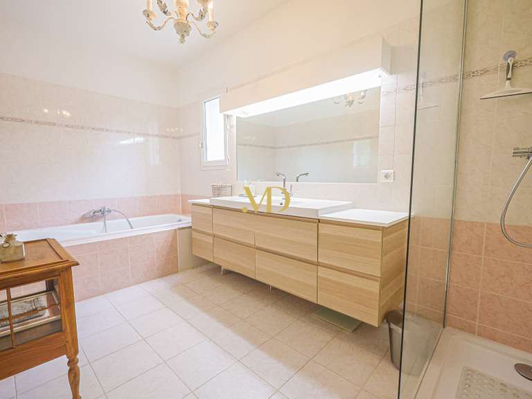 Maison Roussillon - 4 chambres - 220m²