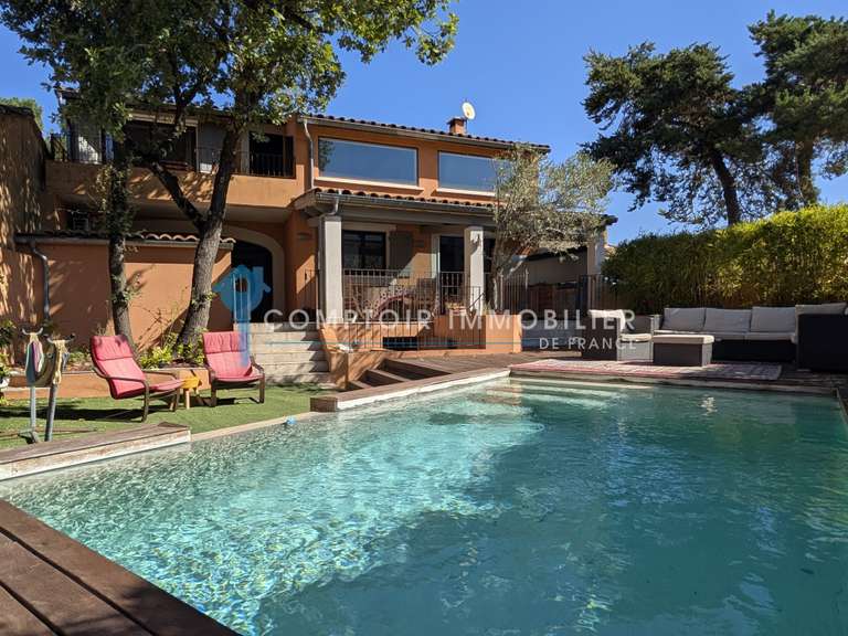 Maison Roussillon - 3 chambres - 135m²