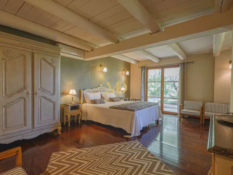 Maison Roussillon - 7 chambres - 350m²