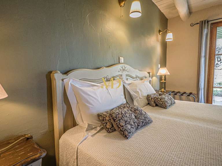 Maison Roussillon - 7 chambres - 350m²