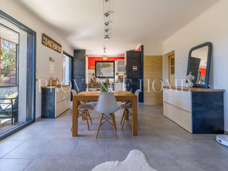 Propriété Roussillon - 5 chambres - 215m²