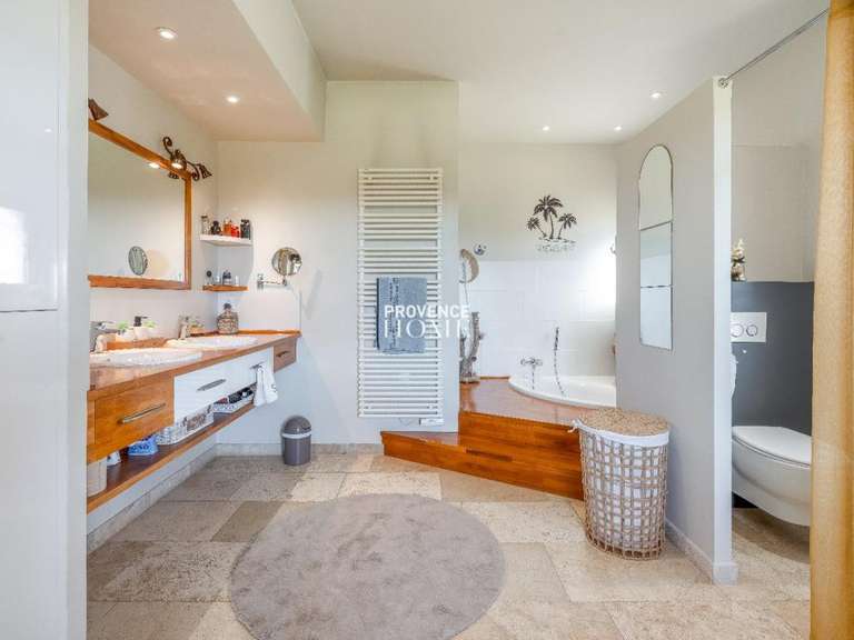 Propriété Roussillon - 4 chambres - 279m²