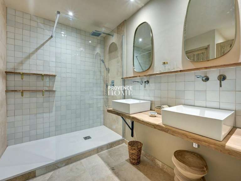 Propriété Roussillon - 7 chambres - 470m²