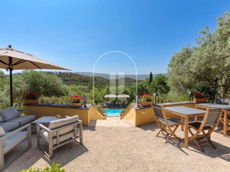 Propriété Roussillon - 7 chambres - 322m²