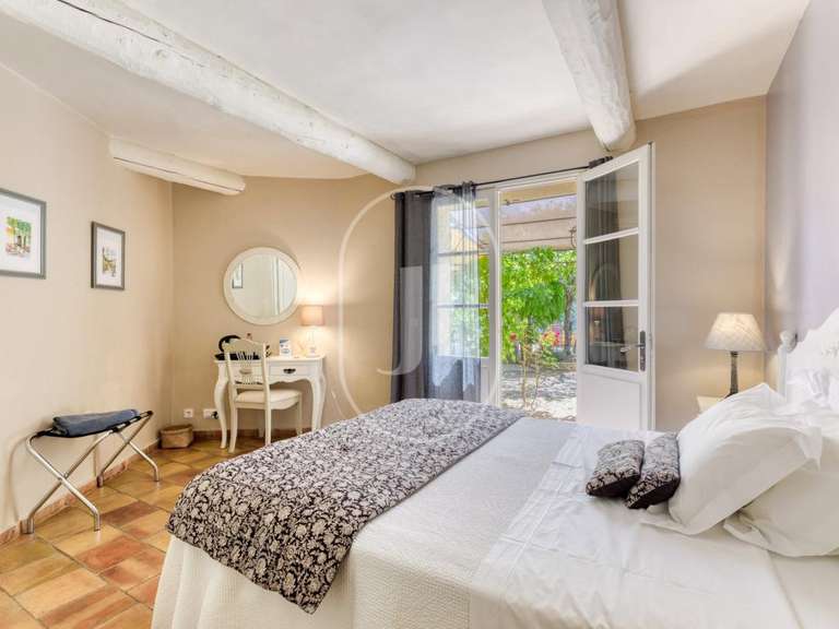 Propriété Roussillon - 7 chambres - 322m²