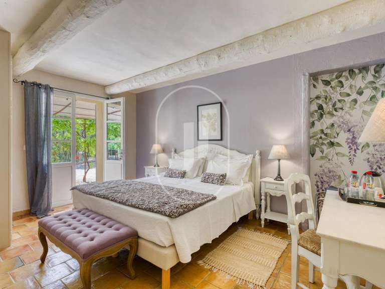 Propriété Roussillon - 7 chambres - 322m²