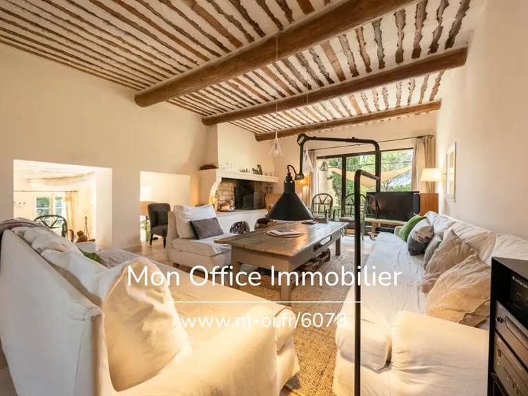 Propriété Roussillon - 7 chambres - 255m²