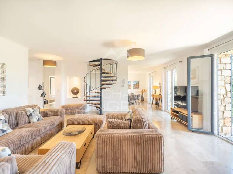 Propriété Roussillon - 5 chambres - 292m²