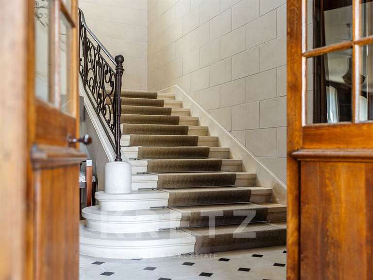 Château Royan - 11 chambres - 980m²