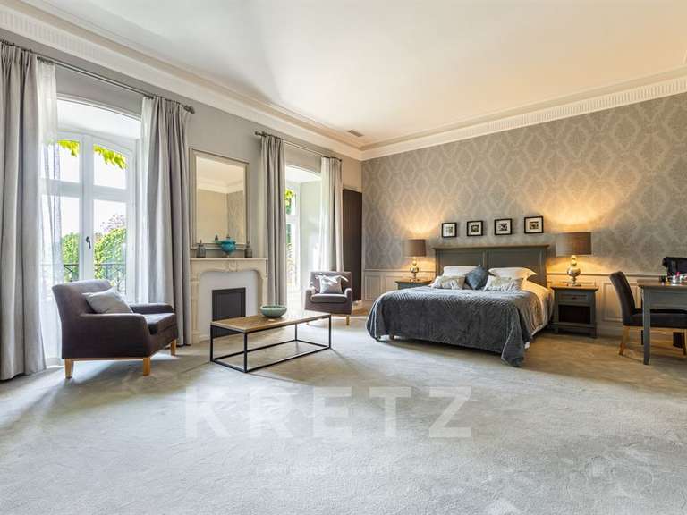 Château Royan - 11 chambres - 980m²