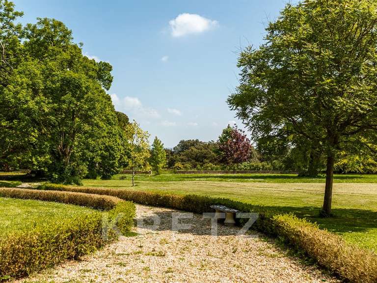 Château Royan - 11 chambres - 980m²