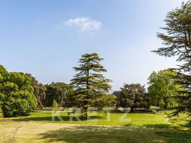 Château Royan - 11 chambres - 980m²