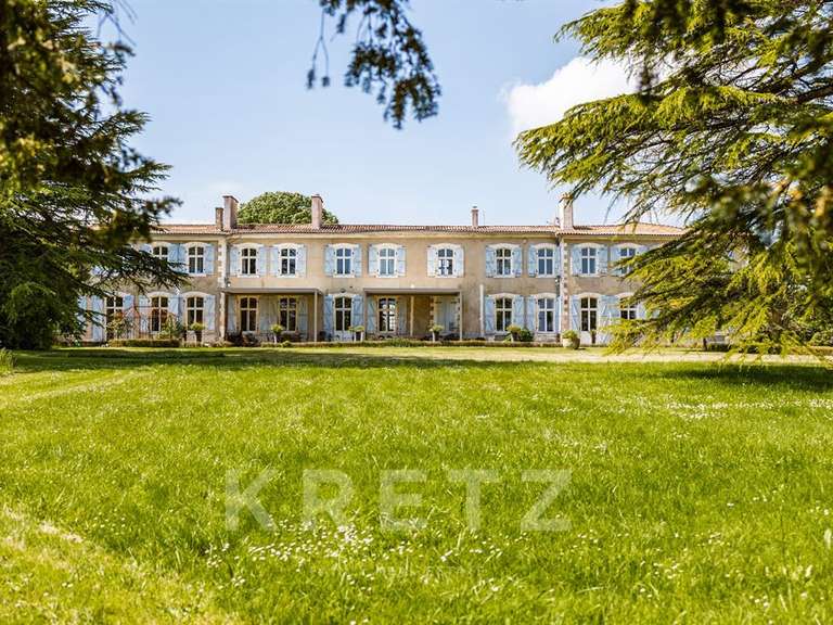 Château Royan - 11 chambres - 980m²