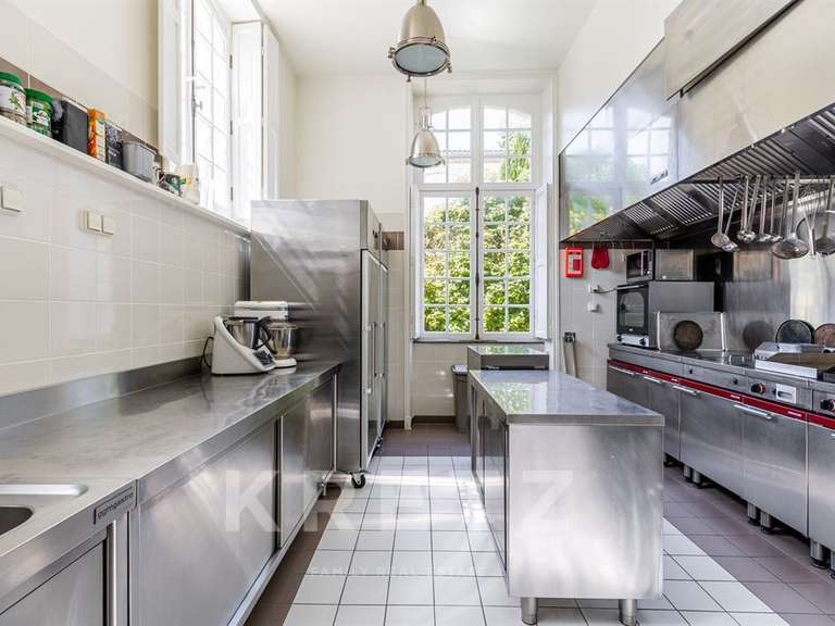 Château Royan - 11 chambres - 980m²