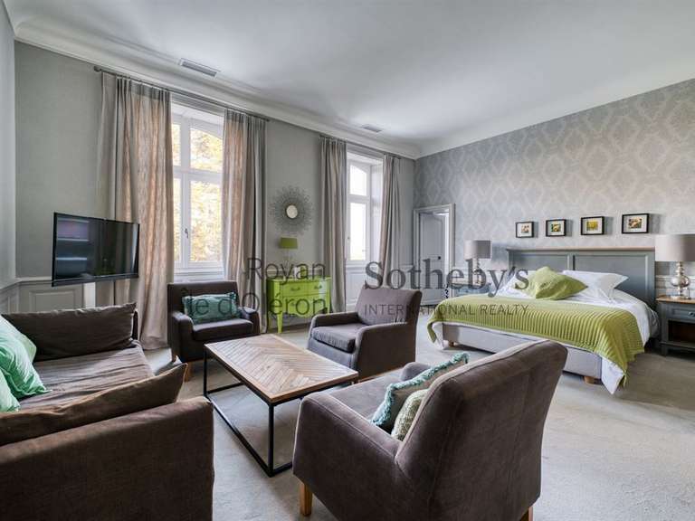 Castle Royan - 11 bedrooms - 980m²